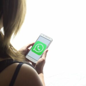 aplikasi pengunduh status whatsapp